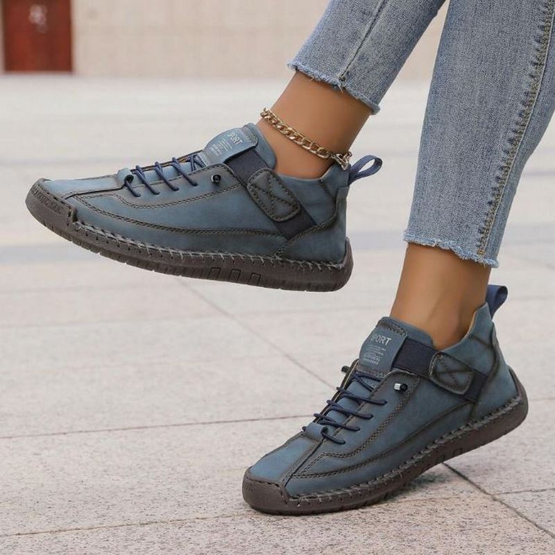 Women's Low Cut Sneakers – Lace-Up Padded Collar